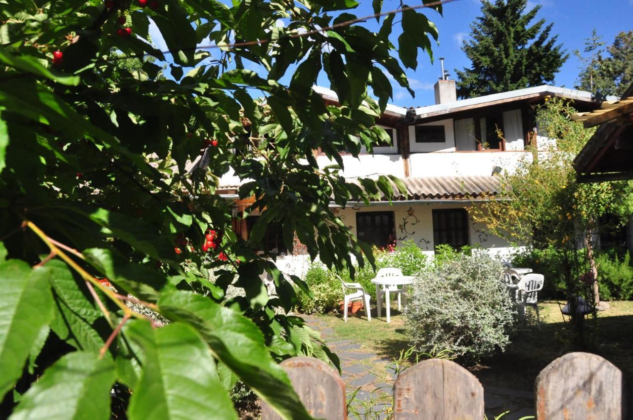 La Casa Del Arbol - Hostel El Bolsón Esterno foto